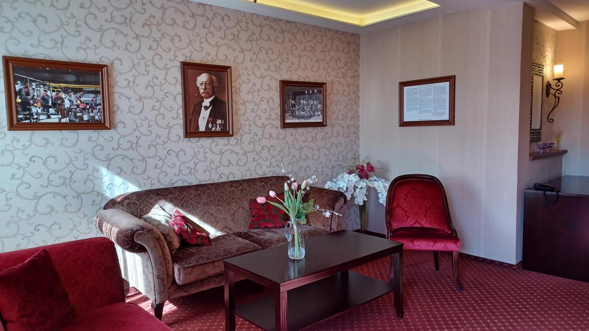 Hotel Dvorana Karlovy Vary Exterior photo