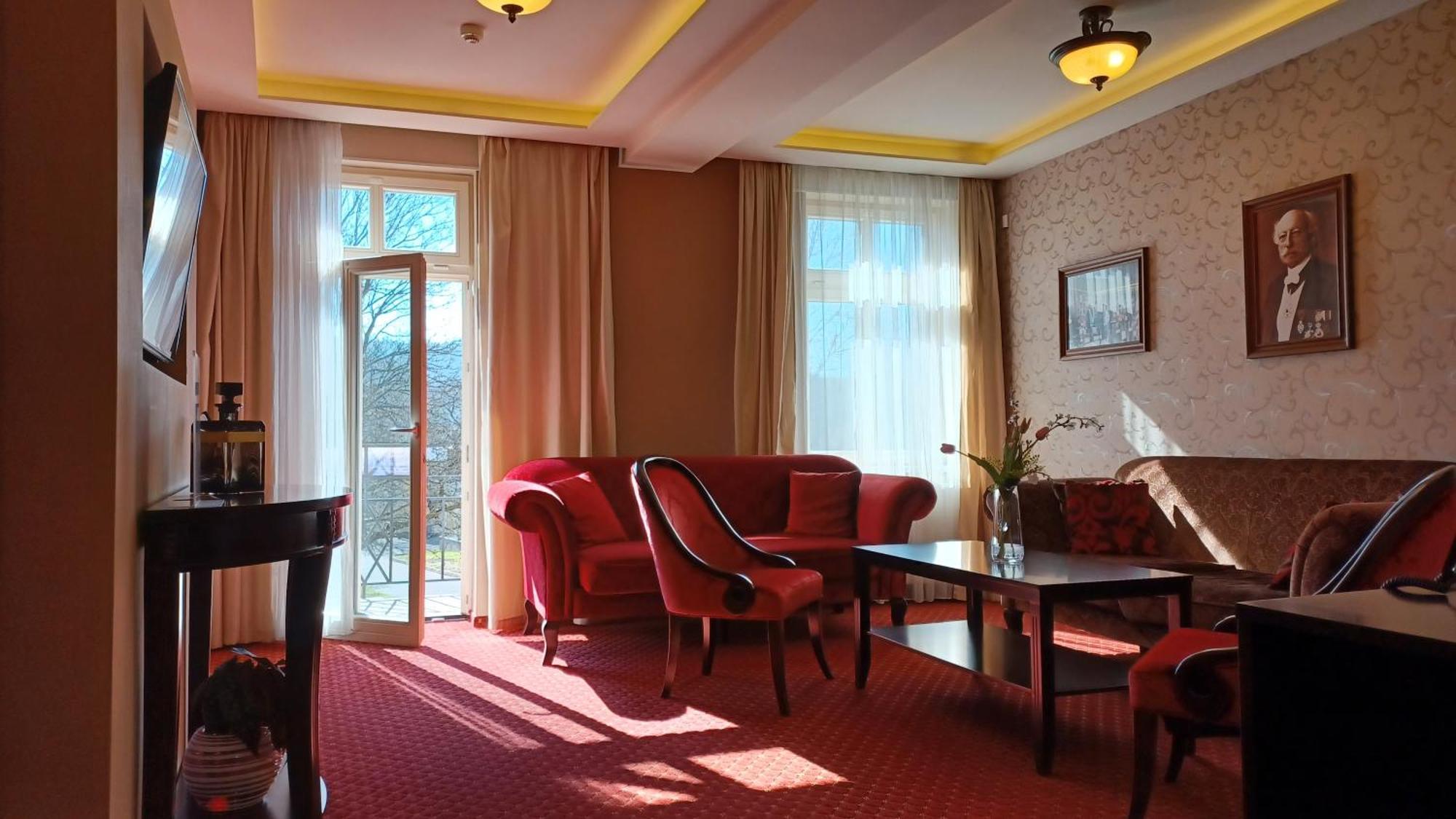 Hotel Dvorana Karlovy Vary Exterior photo