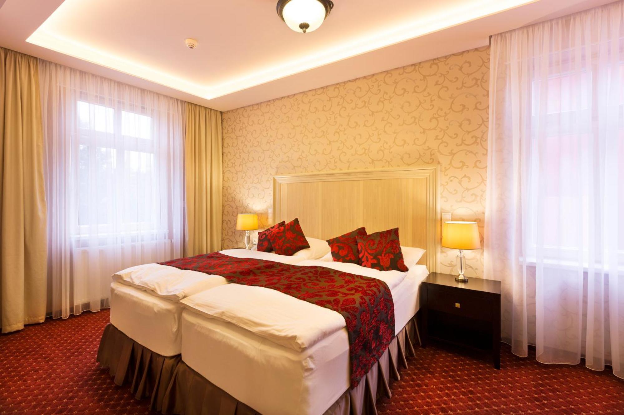 Hotel Dvorana Karlovy Vary Exterior photo