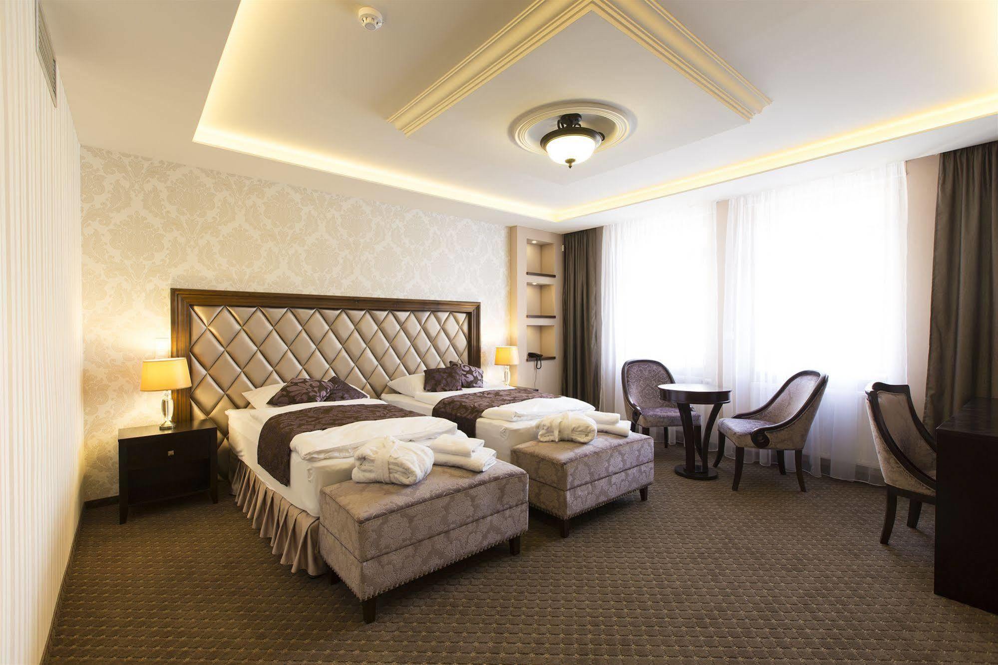 Hotel Dvorana Karlovy Vary Exterior photo