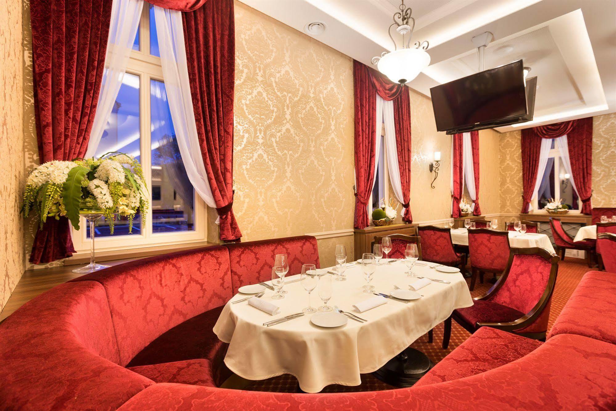 Hotel Dvorana Karlovy Vary Exterior photo